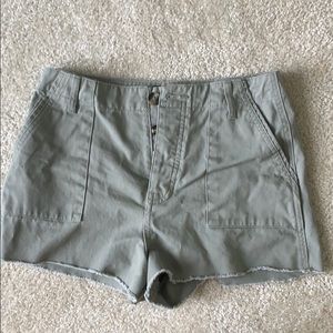 Olive cargo shorts!